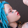 Gal Kioni, Nordic tint, Curious face